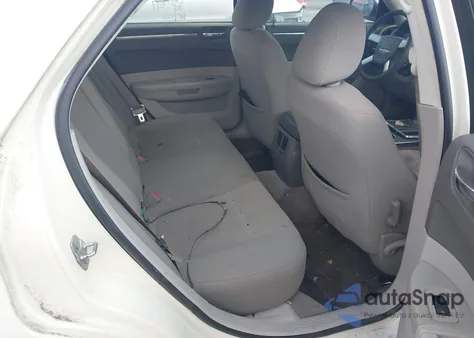 2010 Chrysler 300 Touring z USA, uszkodzony, nr VIN 2C3CA4CD3AH216281